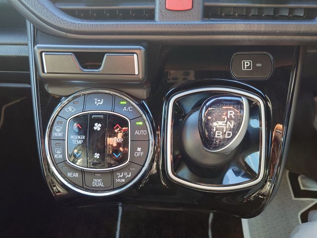 TOYOTA NOAH HYBRID 2016 Image 31