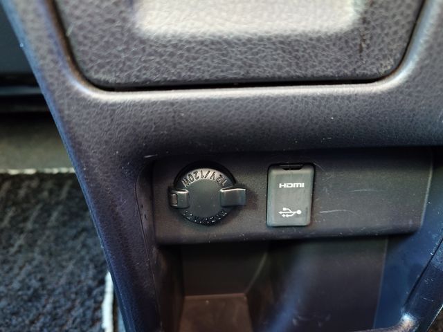 TOYOTA NOAH HYBRID 2016 Image 31