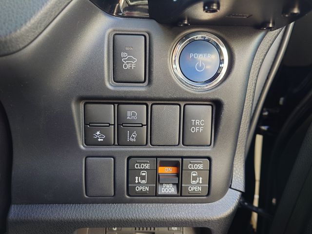 TOYOTA NOAH HYBRID 2016 Image 31