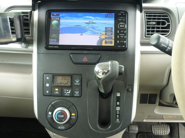 DAIHATSU TANTO 2014 Image 31