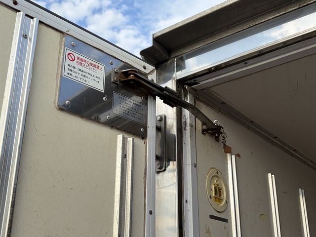 ISUZU ELF 2018 Image 31