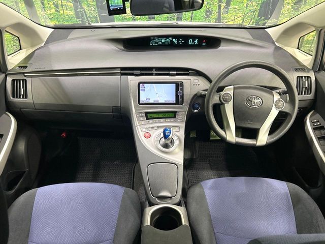 TOYOTA PRIUS 2013 Image 31
