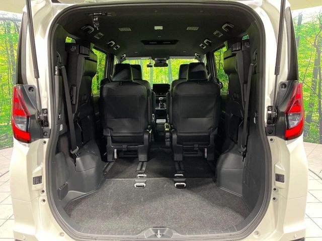 TOYOTA NOAH 4WD 2025 Image 31