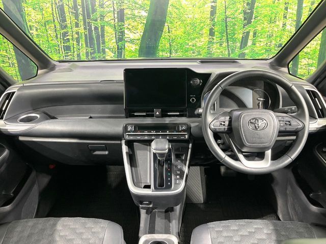 TOYOTA VOXY HYBRID 2023 Image 31