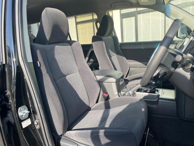 TOYOTA LANDCRUISER PRADO 2023 Image 31