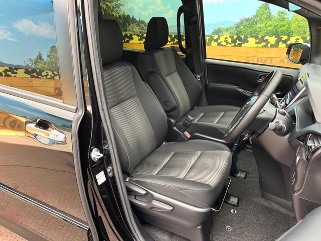 TOYOTA VOXY 2019 Image 31