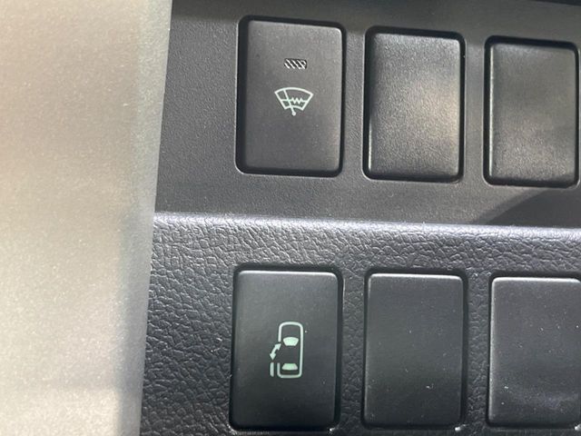 TOYOTA VOXY 2013 Image 31