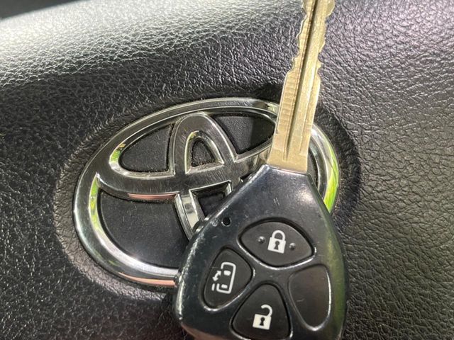 TOYOTA VOXY 2013 Image 31