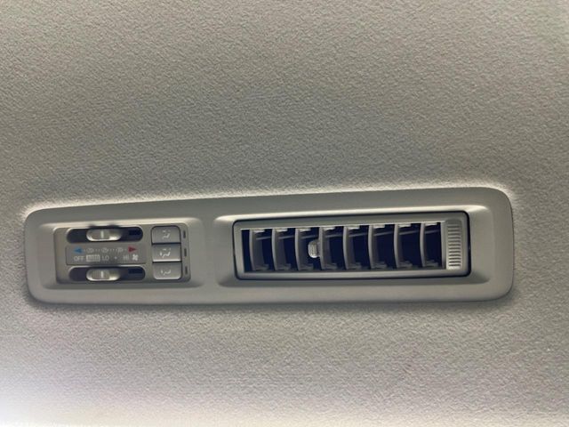 TOYOTA VOXY 2013 Image 31