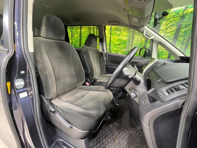 TOYOTA VOXY 2013 Image 31