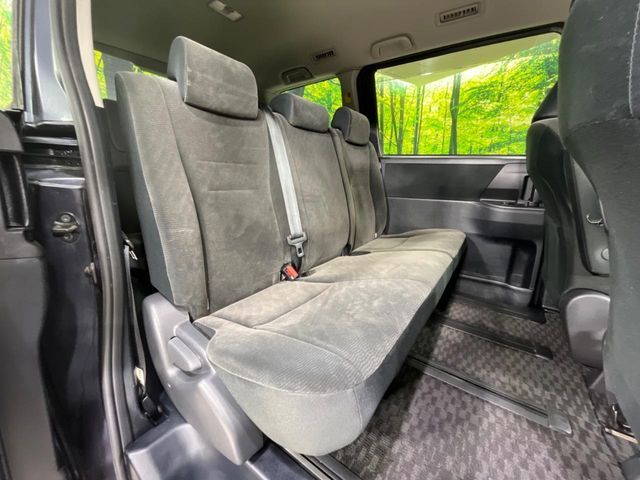 TOYOTA VOXY 2013 Image 31