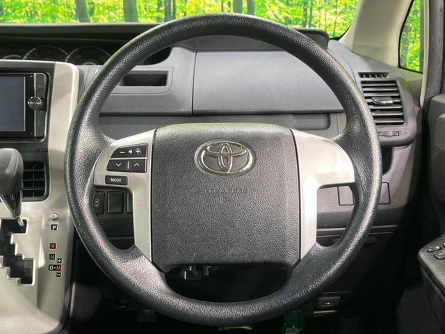 TOYOTA VOXY 2013 Image 31