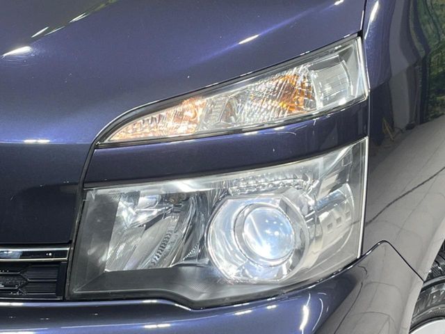 TOYOTA VOXY 2013 Image 31