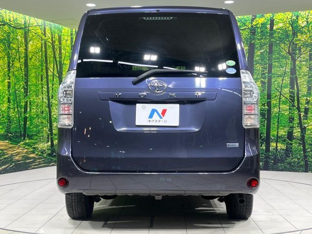 TOYOTA VOXY 2013 Image 31