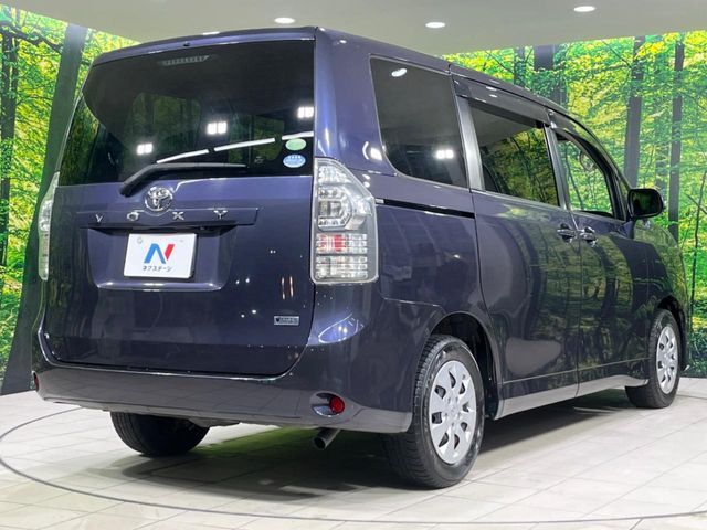 TOYOTA VOXY 2013 Image 31