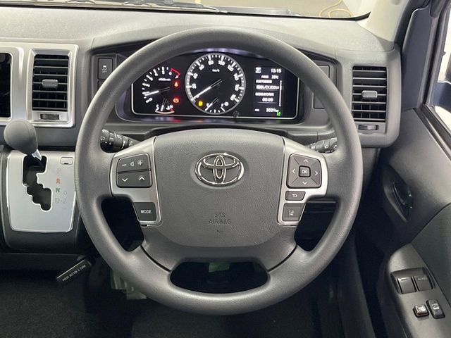 TOYOTA HIACE VAN 2WD 2025 Image 31