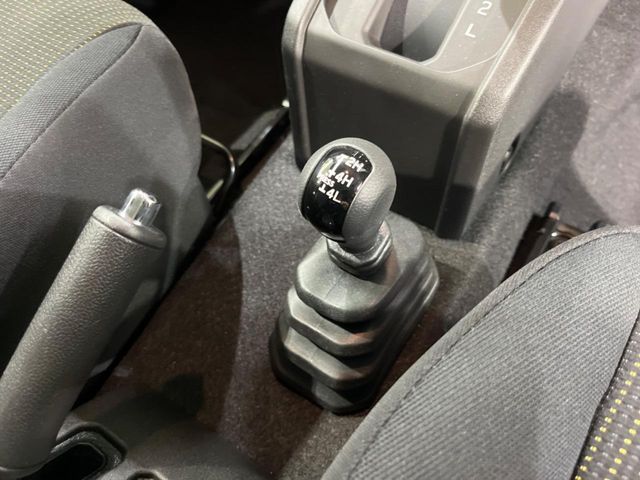 SUZUKI JIMNY NOMADE 2025 Image 31