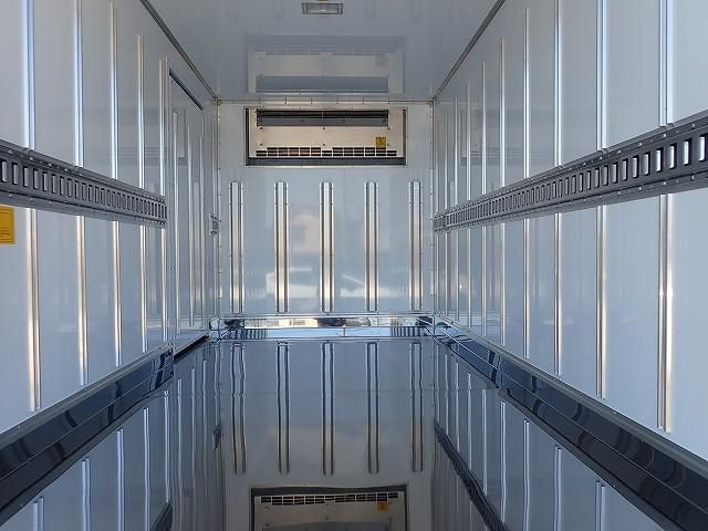 MITSUBISHI CANTER 2025 Image 31