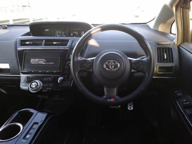 TOYOTA PRIUS ALPHA 2018 Image 31