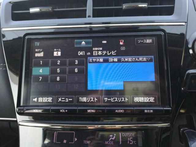 TOYOTA PRIUS ALPHA 2018 Image 31