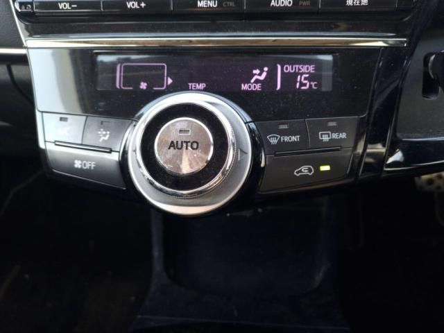 TOYOTA PRIUS ALPHA 2018 Image 31