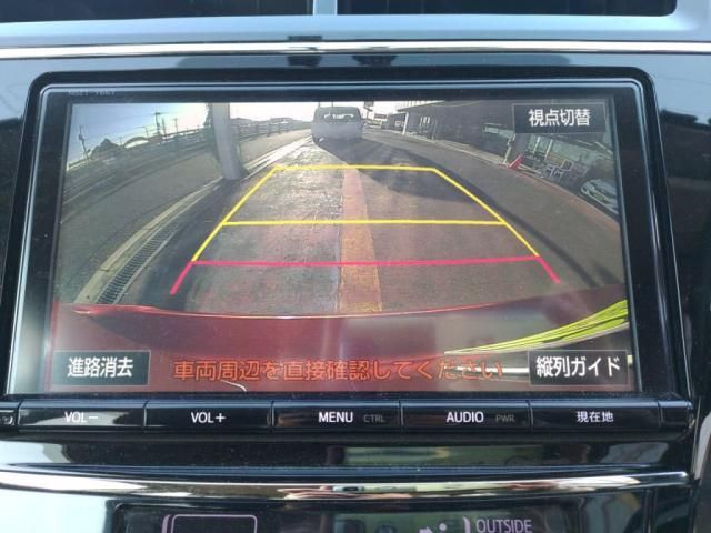 TOYOTA PRIUS ALPHA 2018 Image 31