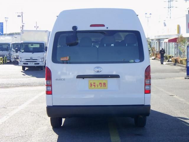 TOYOTA HIACE COMMUTER 2018 Image 31