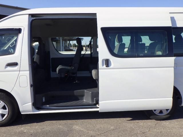 TOYOTA HIACE COMMUTER 2018 Image 31
