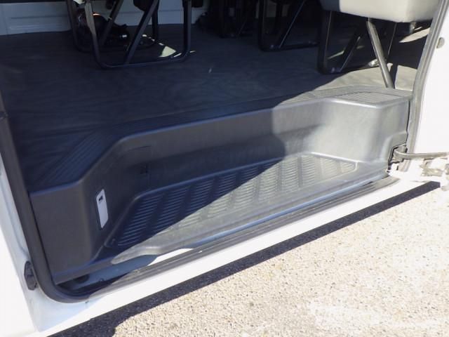 TOYOTA HIACE COMMUTER 2018 Image 31