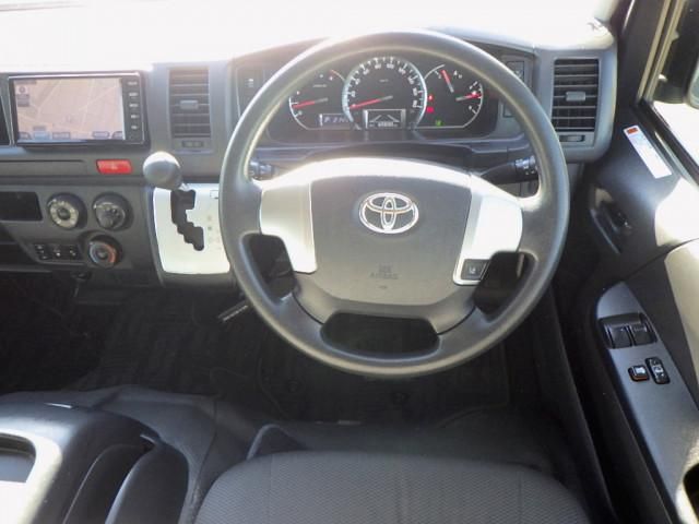 TOYOTA HIACE COMMUTER 2018 Image 31