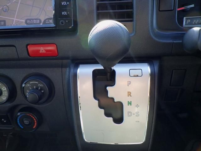 TOYOTA HIACE COMMUTER 2018 Image 31