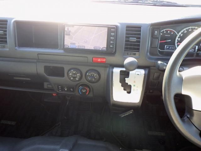 TOYOTA HIACE COMMUTER 2018 Image 31