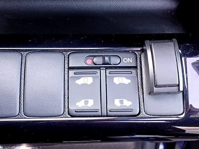 HONDA STEPWAGON SPADA 2010 Image 31