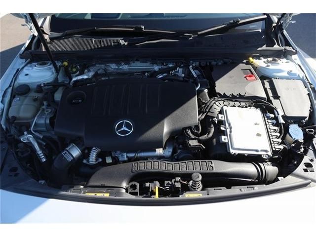 MERCEDES BENZ CLA SH 2019 Image 31