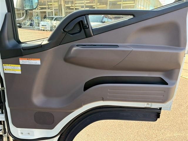 MITSUBISHI  2025 Image 31