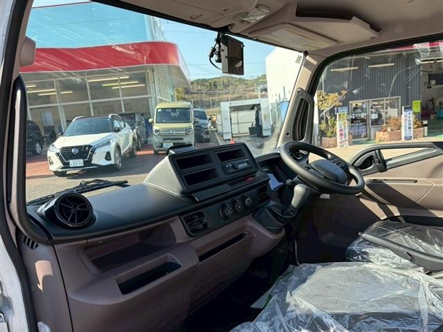 MITSUBISHI  2025 Image 31