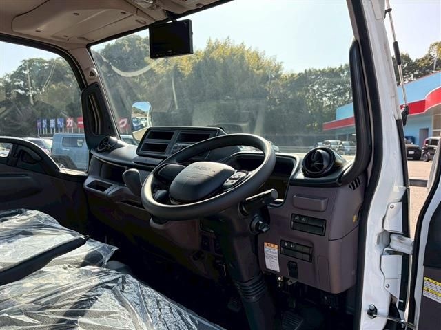 MITSUBISHI  2025 Image 31