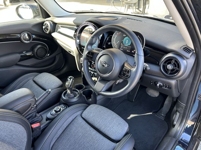 BMW MINI COOPER D 5DOOR 2021 Image 31