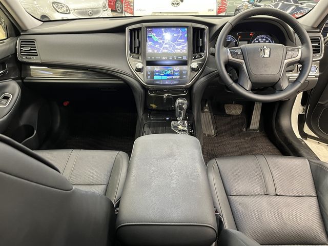 TOYOTA CROWN SEDAN HYBRID 2013 Image 31