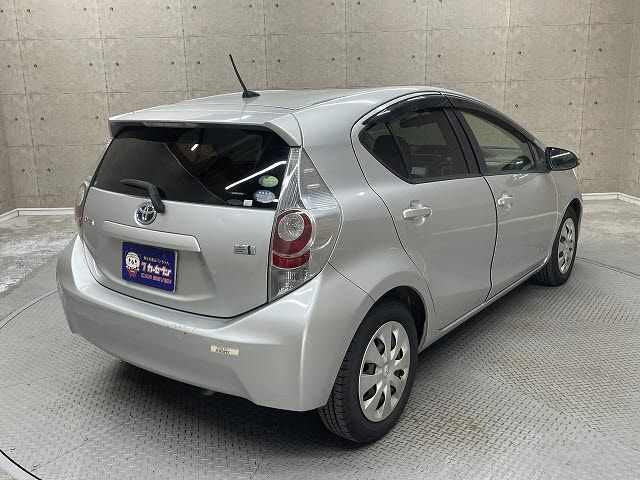 TOYOTA AQUA 2012 Image 31