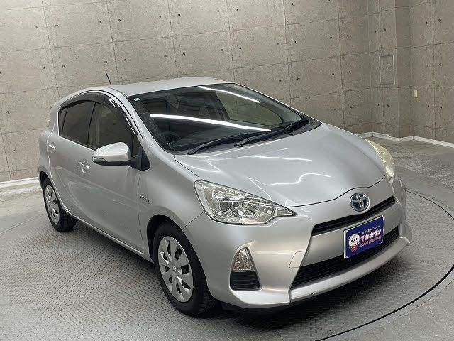 TOYOTA AQUA 2012 Image 31