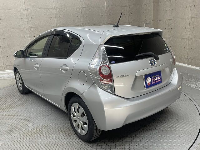 TOYOTA AQUA 2012 Image 31