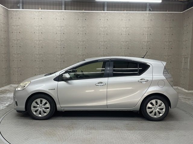 TOYOTA AQUA 2012 Image 31