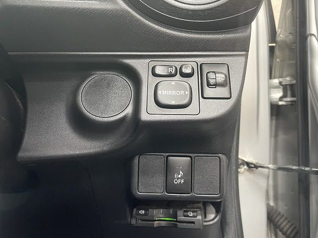 TOYOTA AQUA 2012 Image 31