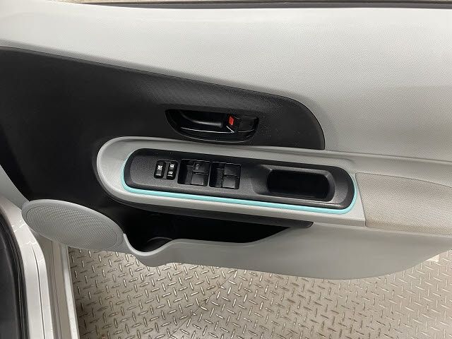 TOYOTA AQUA 2012 Image 31