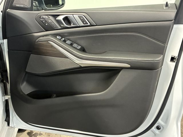 BMW X7 2023 Image 31