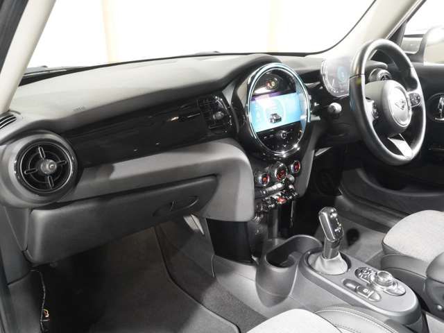 BMW MINI COOPER D 5DOOR 2021 Image 31