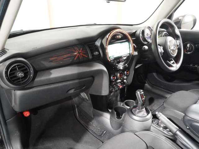 BMW MINI COOPER S 5DOOR 2018 Image 31