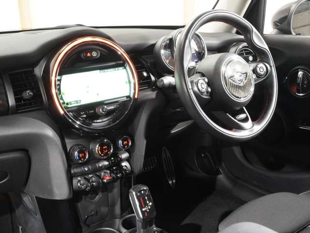 BMW MINI COOPER S 5DOOR 2018 Image 31