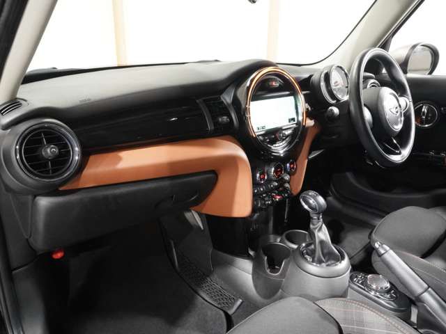 BMW MINI COOPER 5DOO 2017 Image 31